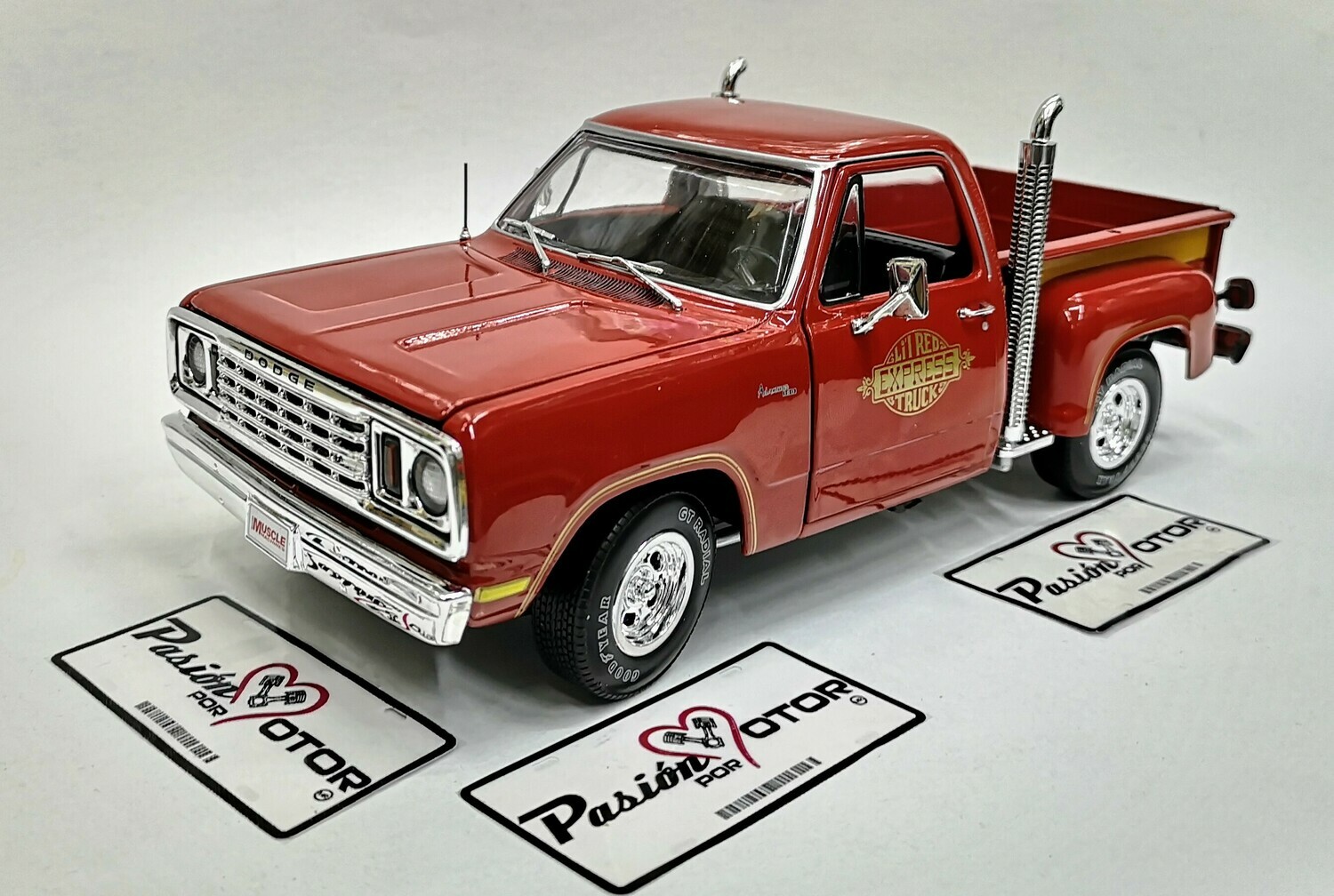 1:18 Dodge Li´l Red Express Truck 1978 Rojo Ram Pick Up Auto World