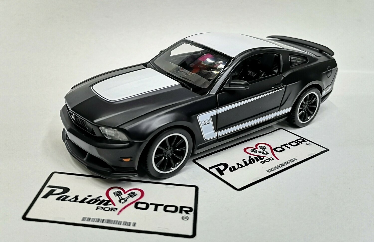 Maisto 1:24 Ford Mustang Coupe Boss 302 2012 Negro Mate Special Edition Display A Granel