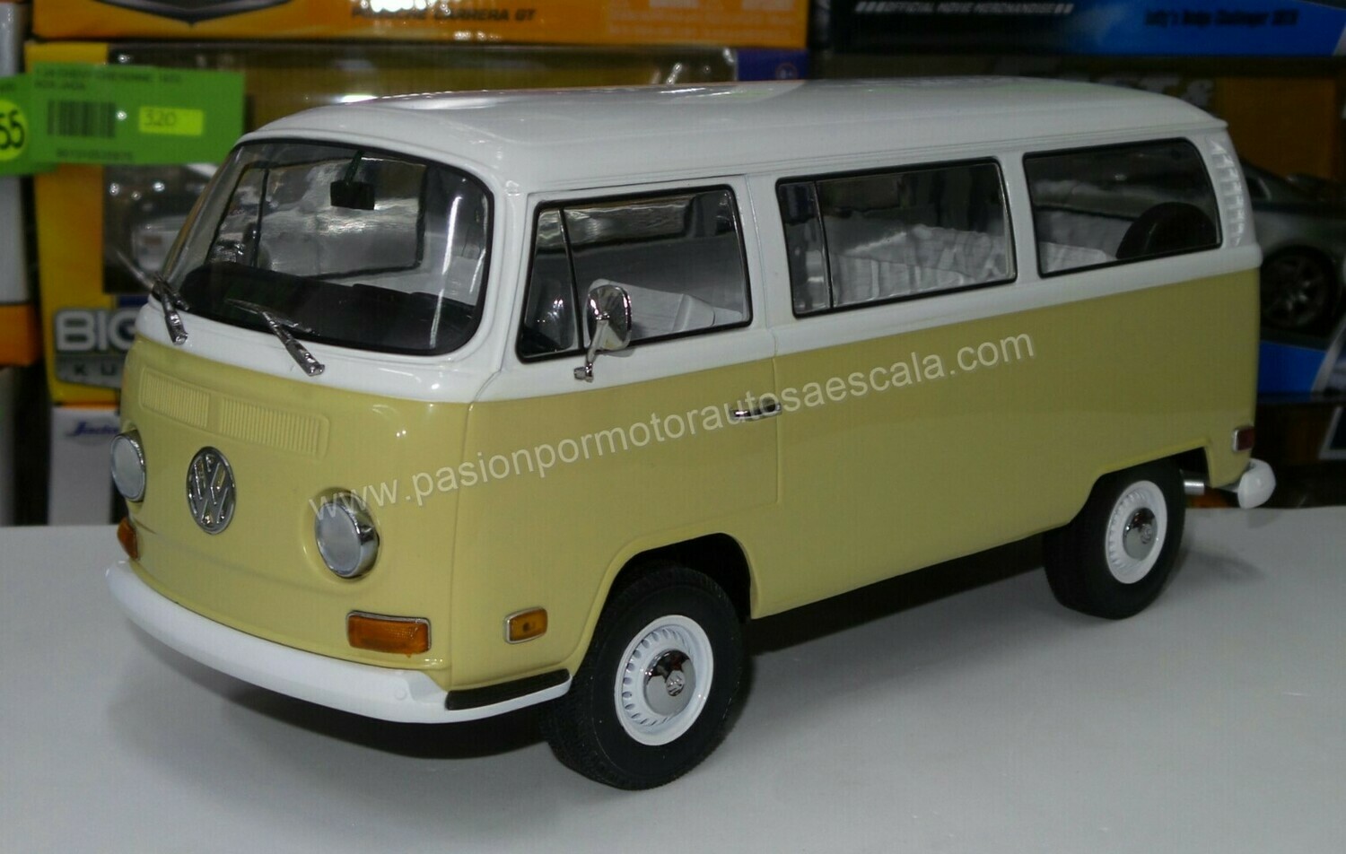 1:18 Volkswagen Type 2 1971 Bitono Amarillo c Blanco Greenlight Artisan Combi