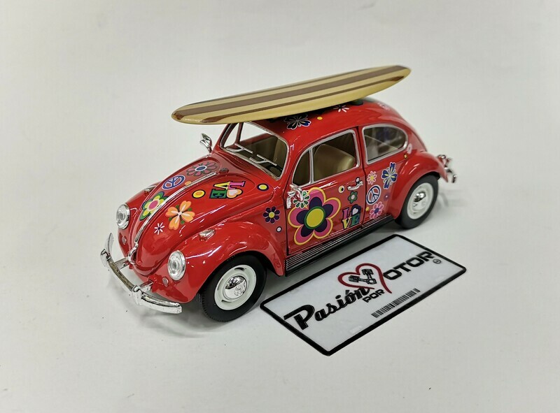 1:24 Volkswagen Beetle 1967 Rojo Hippie Con Tabla de Surf Vocho Kinsmart En Display / A Granel