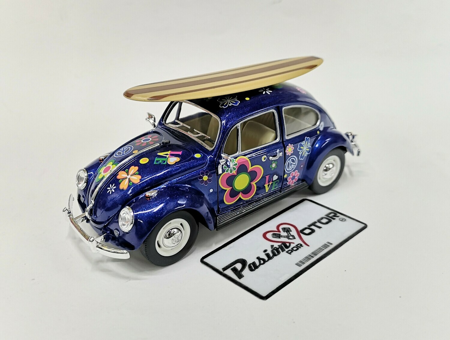 1:24 Volkswagen Beetle 1967 Azul Hippie Con Tabla de Surf Vocho Kinsmart En Display / A Granel