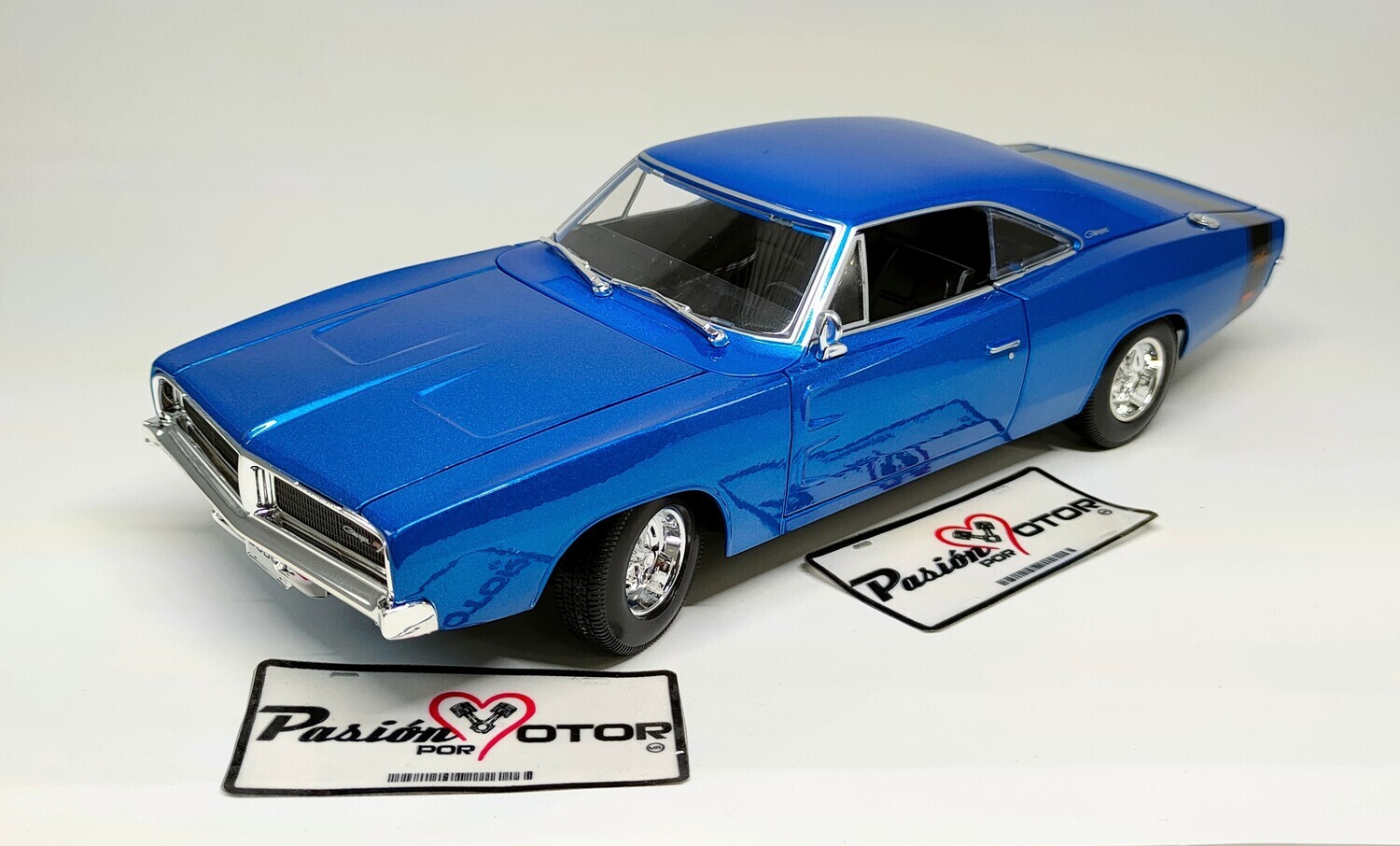 1:18 Dodge Charger R/T Coupe 1969 MAISTO Special Edition