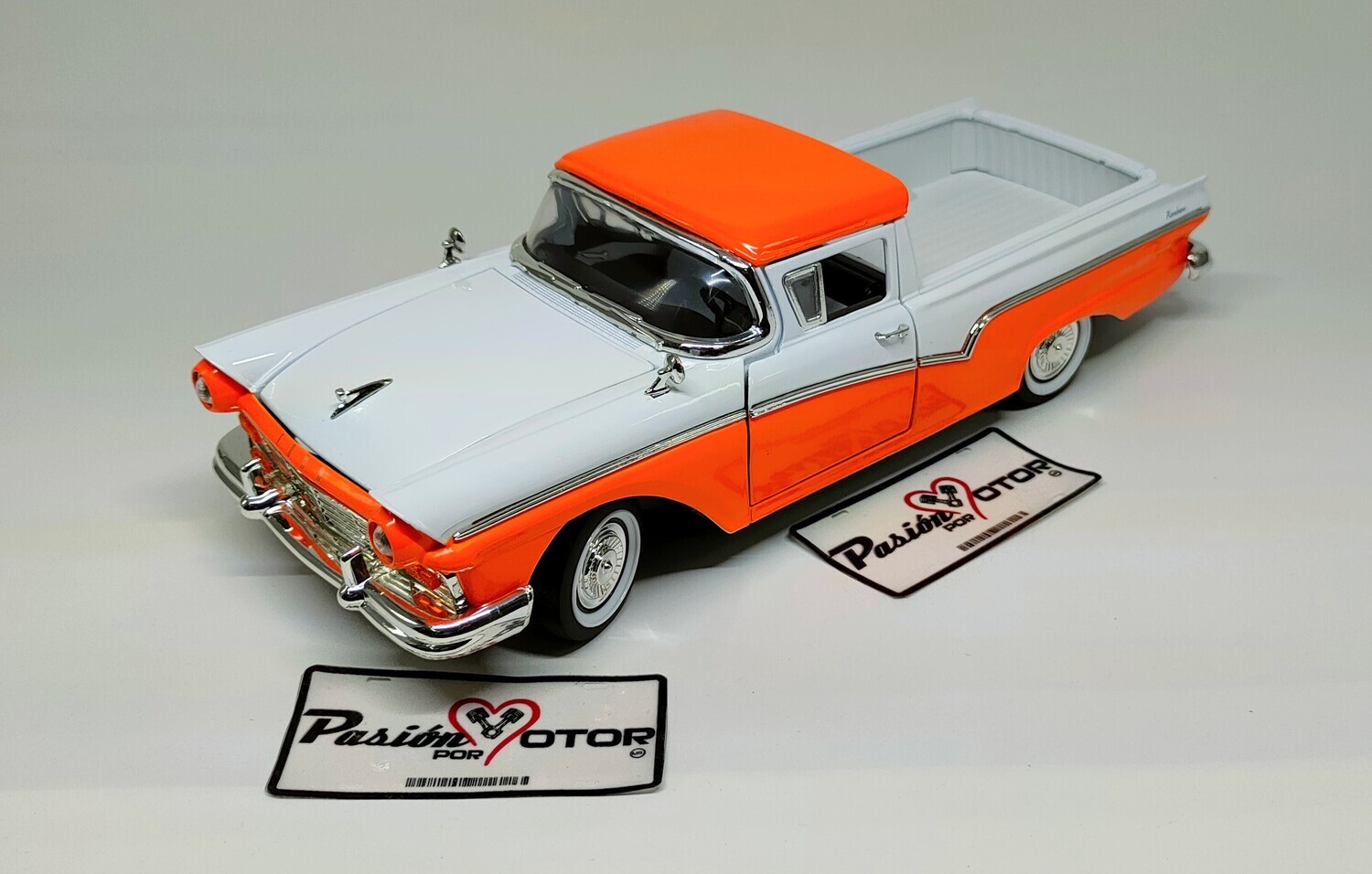 1:18 Ford Ranchero Pick Up 1957 Naranja con blanco LUCKY DIE CAST Road Legends