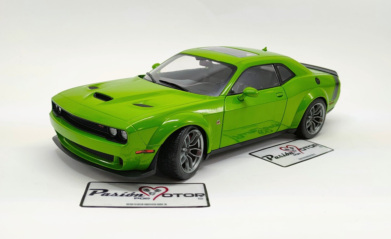 1:18 Dodge Challenger R/T Scat Pack Coupe 2020 Verde SOLIDO