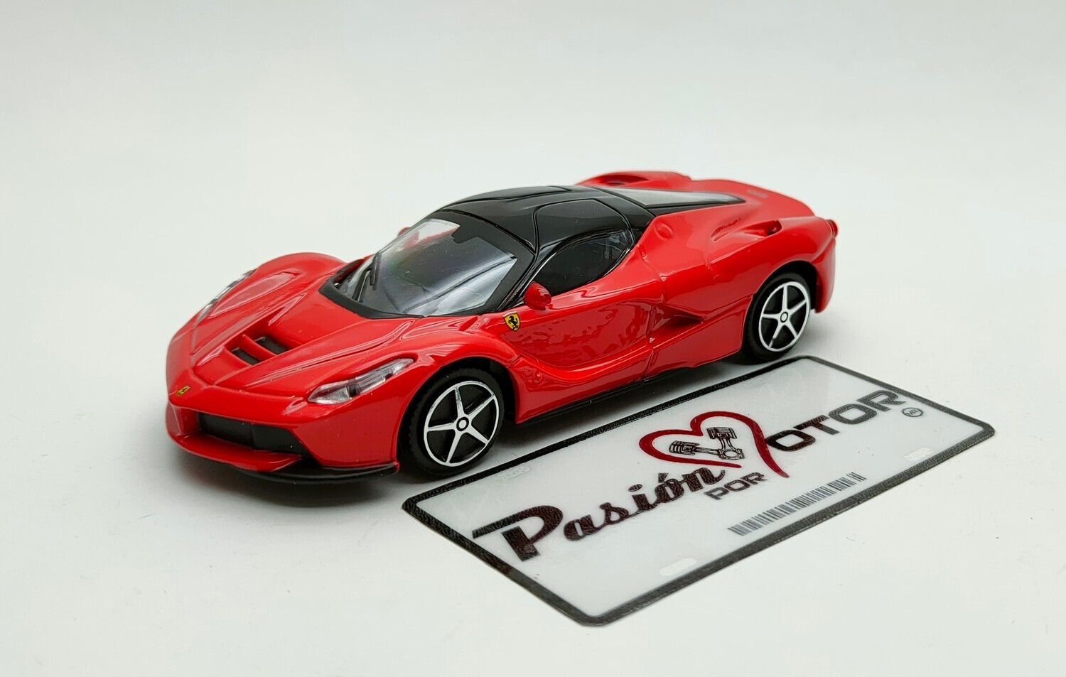 1:43 Ferrari LaFerrari Coupe 2013 Rojo BBURAGO Race & Play