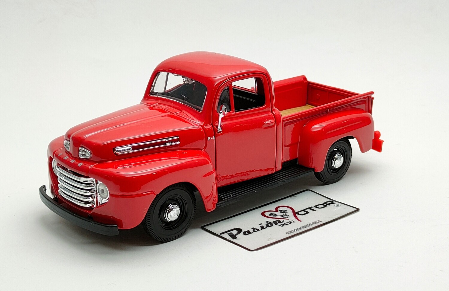 1:25 Ford F1 Pick Up 1948 Rojo de Maisto Special Edition En Display / A Granel 1:24