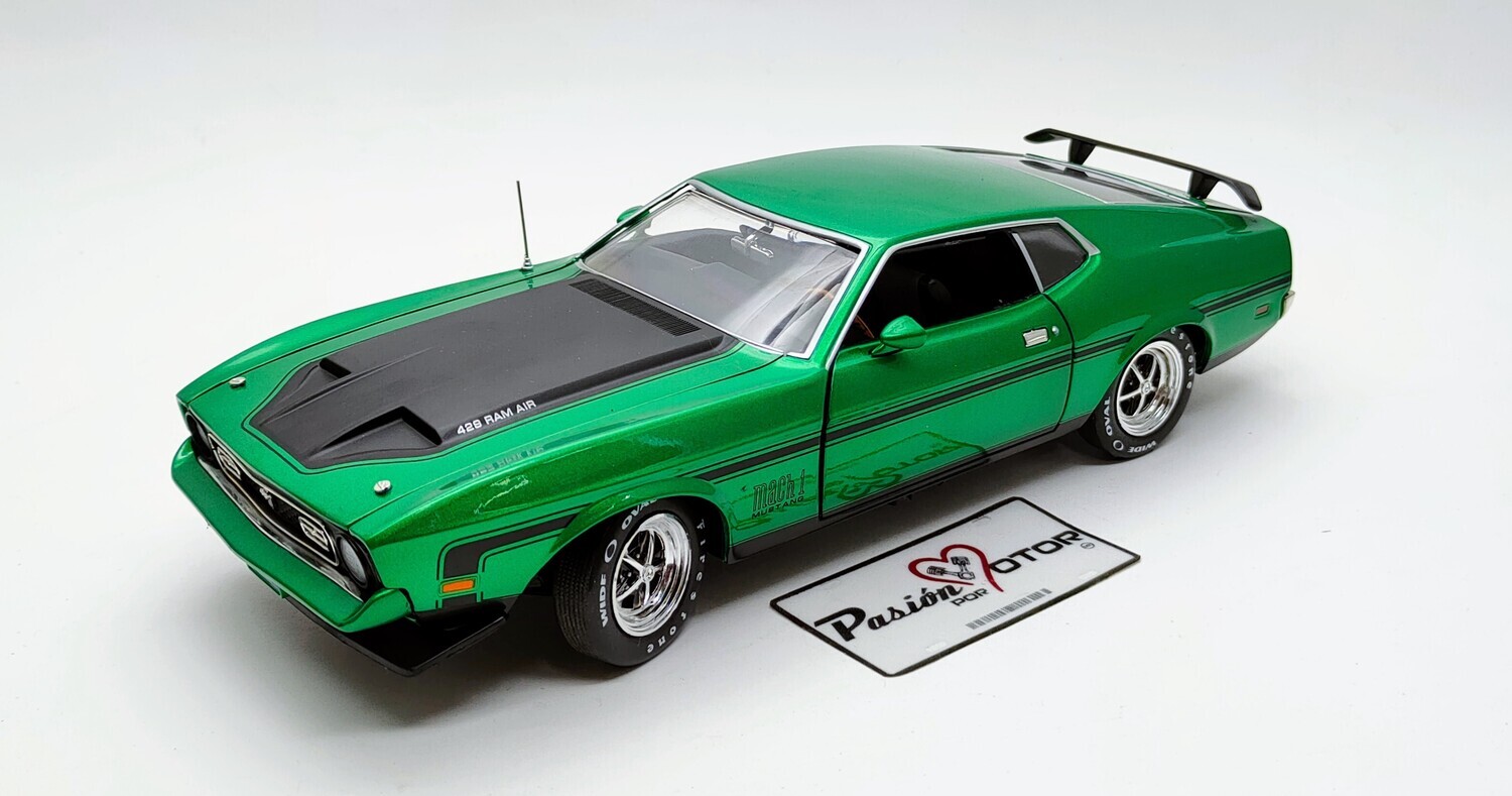 1:18 Ford Mustang Coupe Fastback Mach 1 1971 Auto World
