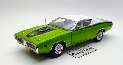 1:18 Dodge Charger Super Bee Coupe Magnum 383 1971 Verde y Blanco AUTO WORLD American Muscle