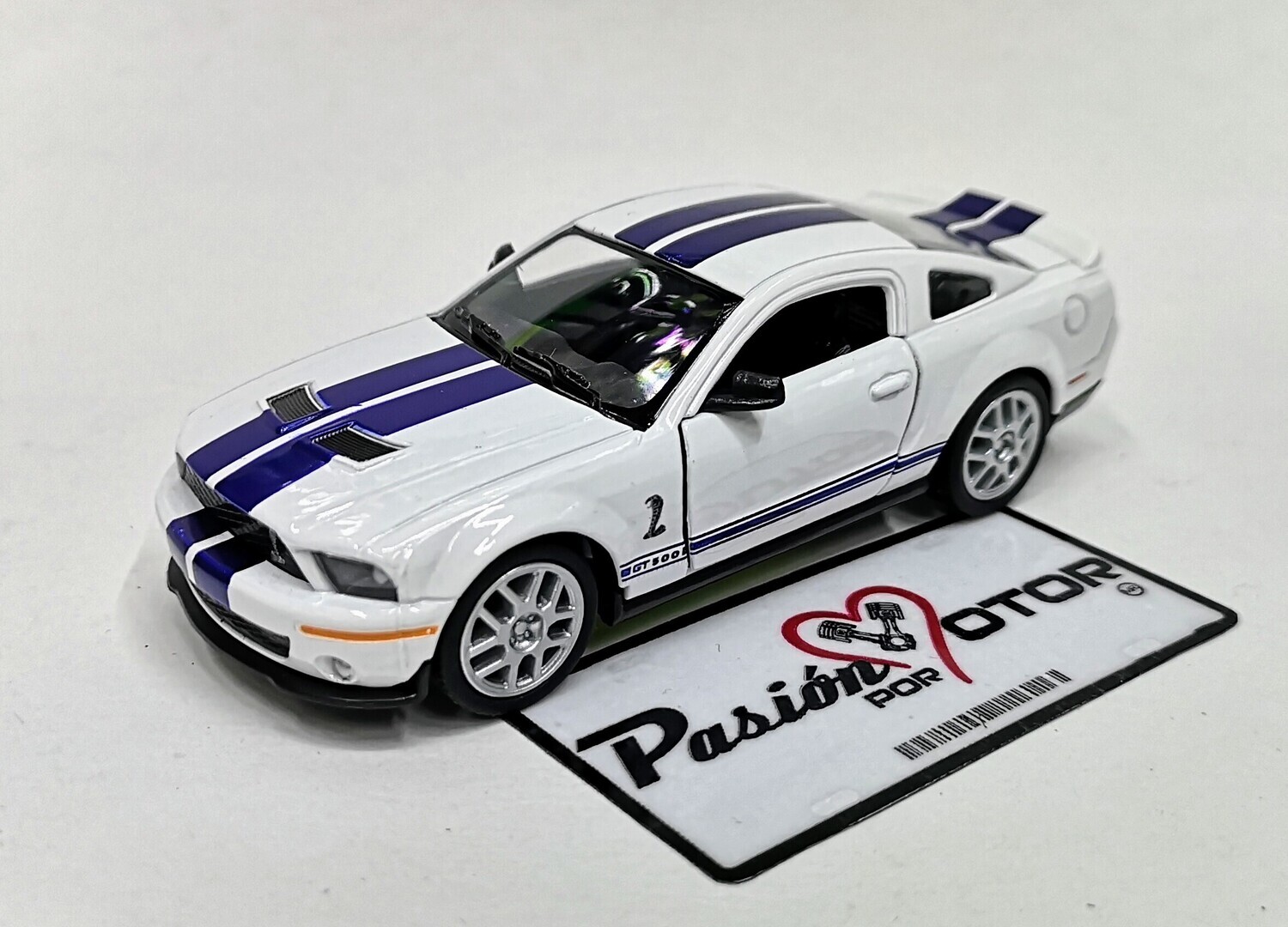 5 Pulgadas / 1:38 Ford Mustang Shelby GT500 Coupe 2007 Blanco KINSMART En Display a Granel 1:32 02767