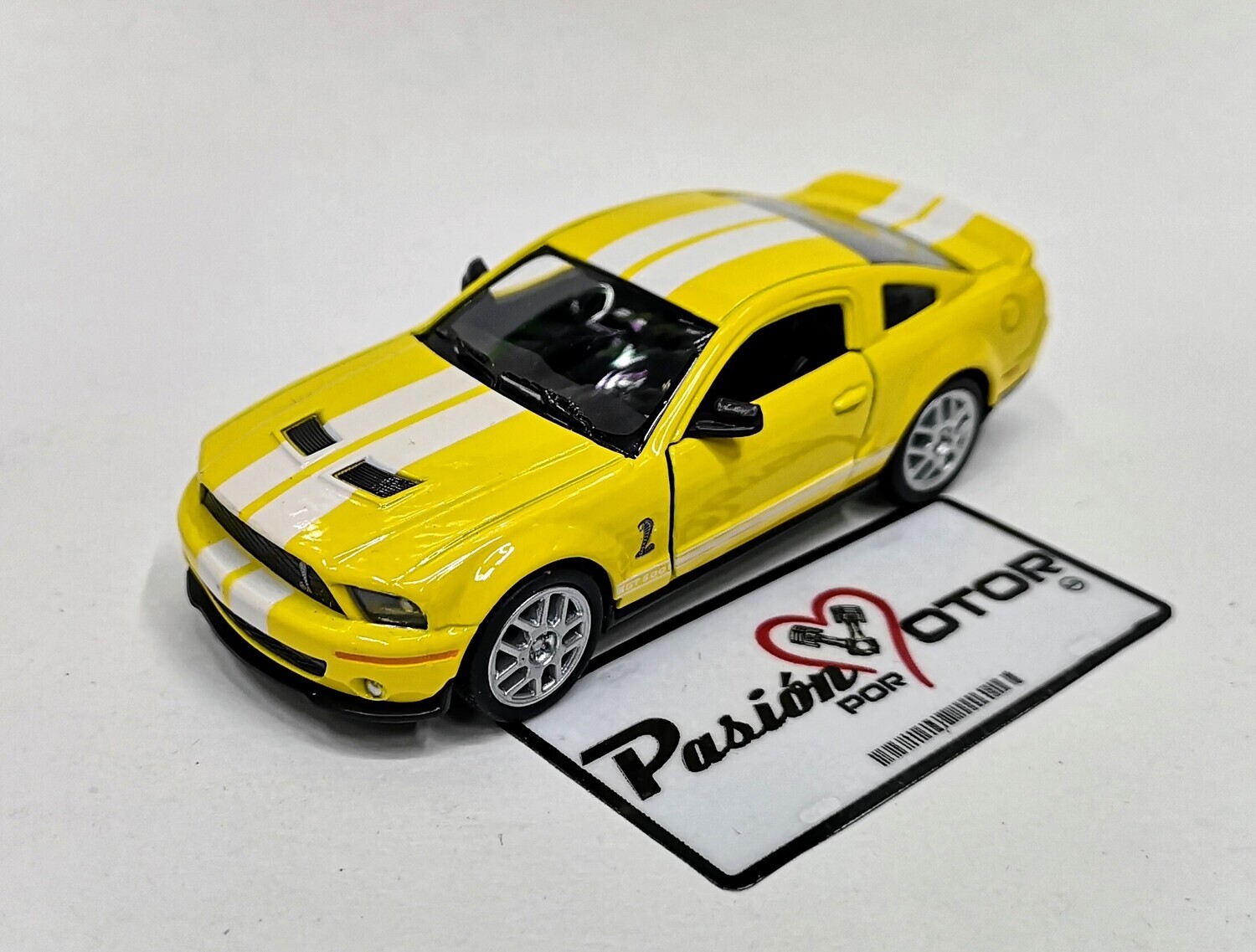 5 Pulgadas / 1:38 Ford Mustang Shelby GT500 Coupe 2007 Amarillo KINSMART En Display a Granel 1:32 02768