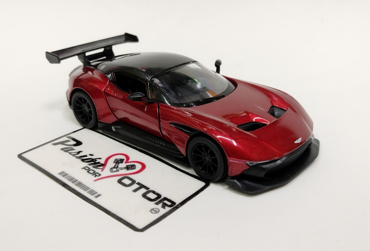 5 Pulgadas / 1:38 Aston Martin Vulcan Coupe 2015 Rojo KINSMART Display a Granel 1:32 04800