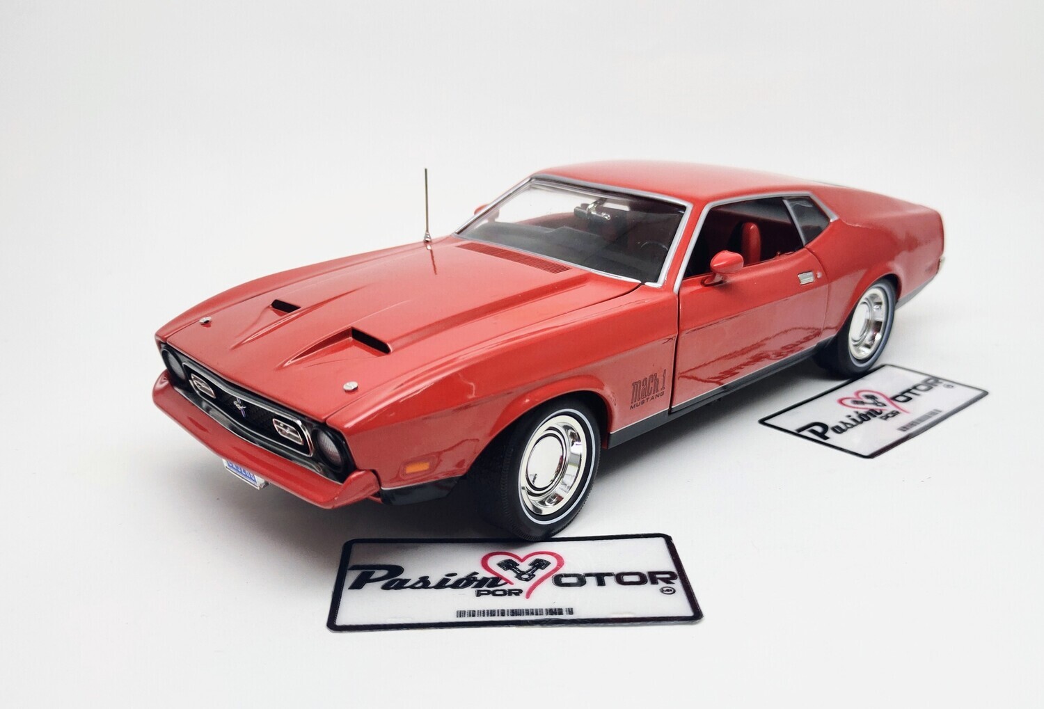 1:18 Ford Mustang Coupe Fastback Mach 1 1971 James Bond 007 Diamonds Are Forever AUTO WORLD