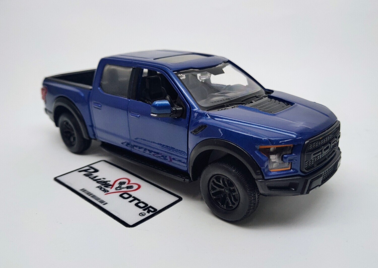 1:27 Ford F-150 Raptor Pick Up Crew Cab Doble Cabina 2017 Motor Max Display a Granel 1:24