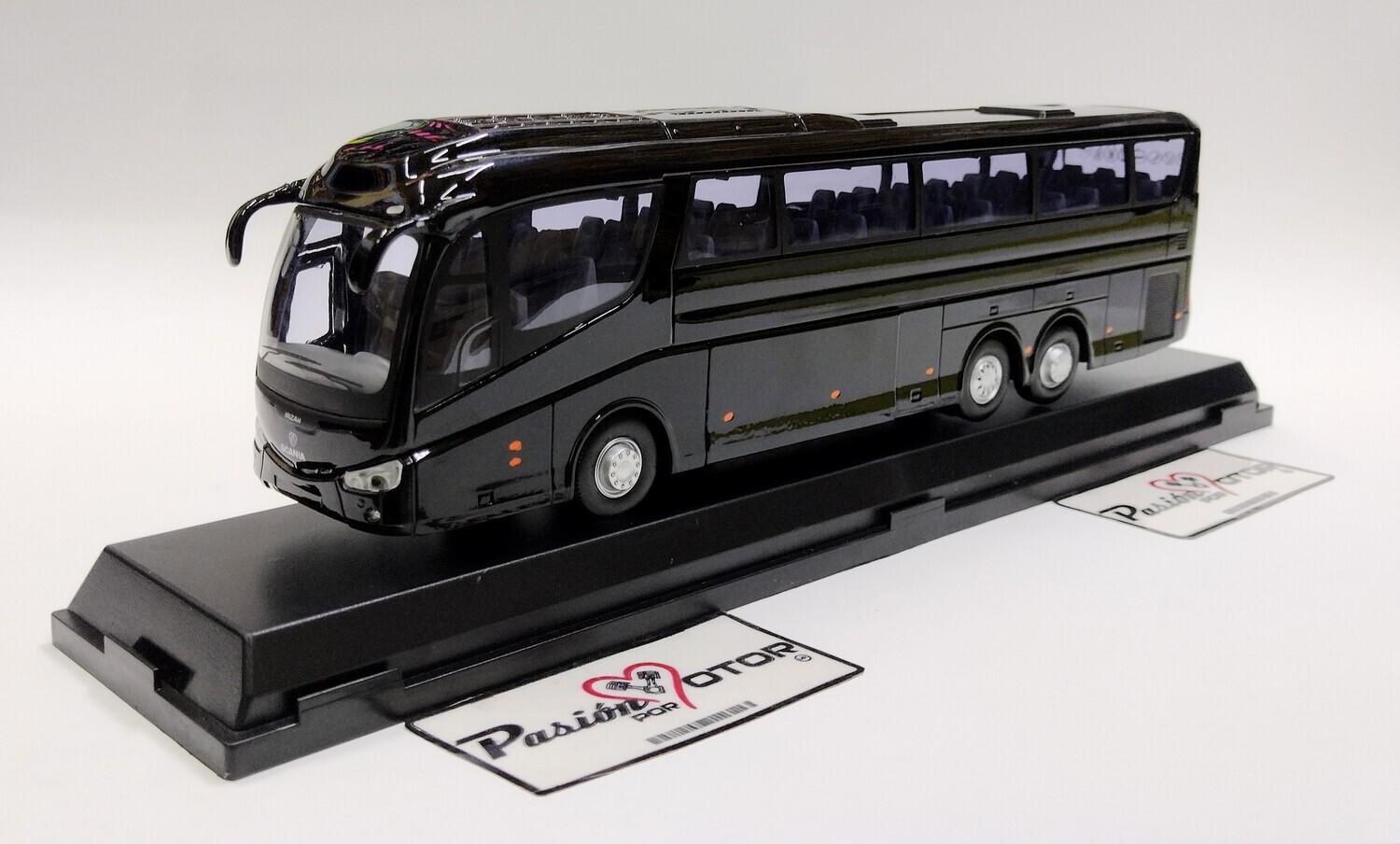 1:50 Irizar PB Autobus Tres Ejes 2001 Negro CARARAMA Scania Man