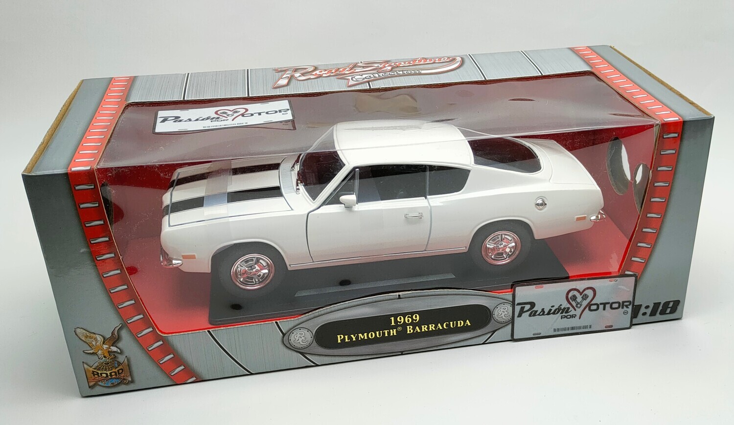 1:18 Plymouth Barracuda Coupe 1969 Blanco Lucky Die Cast Road Signature Collection Con Caja Valiant