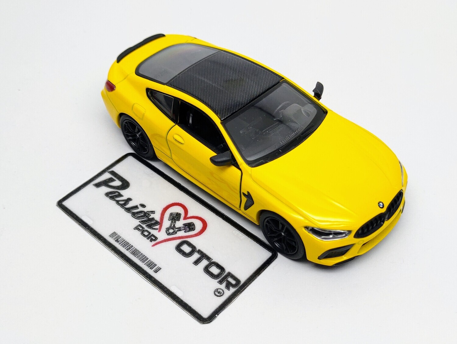 1:38 BMW M8 Competition Coupe 2020 Kinsmart Display a Granel 1:32