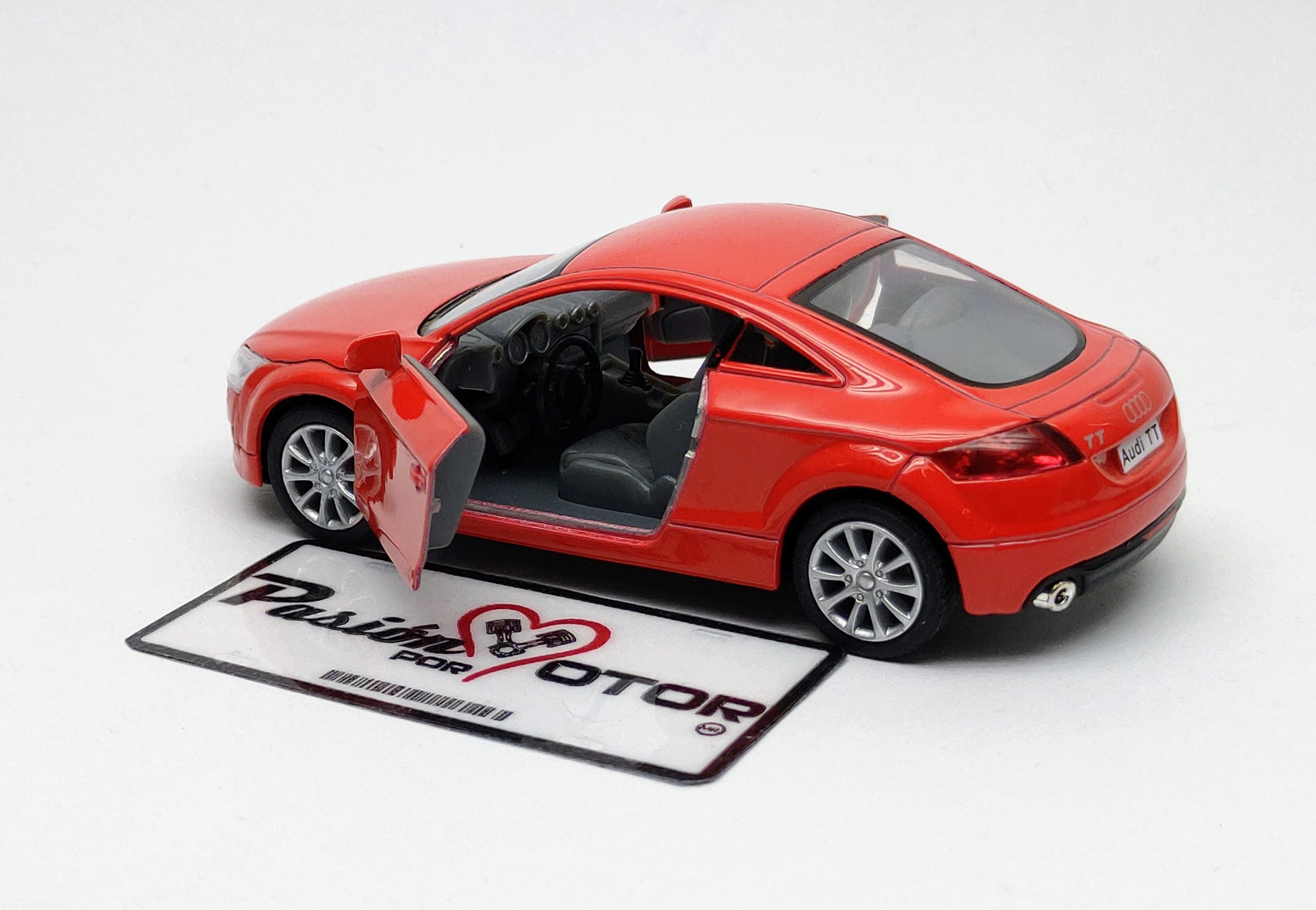 1 32 Audi TT Coupe 2008 Kinsmart En Display a Granel