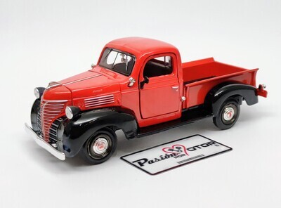 1:24 Plymouth PT 125 Express Pick Up 1941 Rojo Con Negro MOTOR MAX Timeless Legends 00496