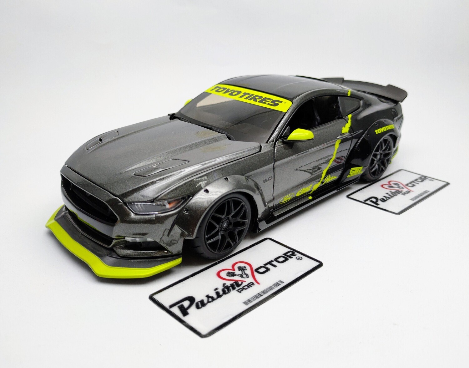 1:18 Ford Mustang GT Coupe 2015 Custom Maisto Design Modern Muscle