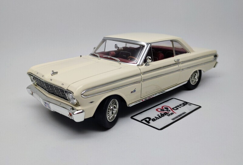 1:18 Ford Falcon Futura Coupe 1964 Crema LUCKY DIE CAST Road Signature Collection