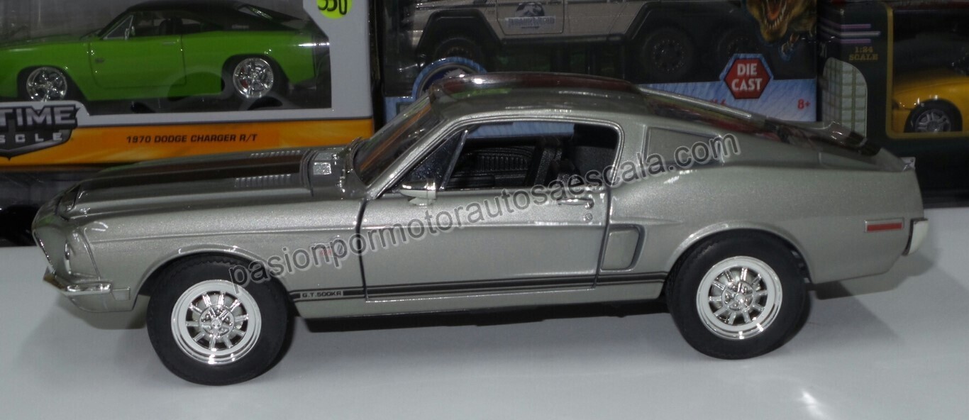 1:18 Ford Mustang Shelby GT500KR 1968 Lucky Die Cast Road Signature