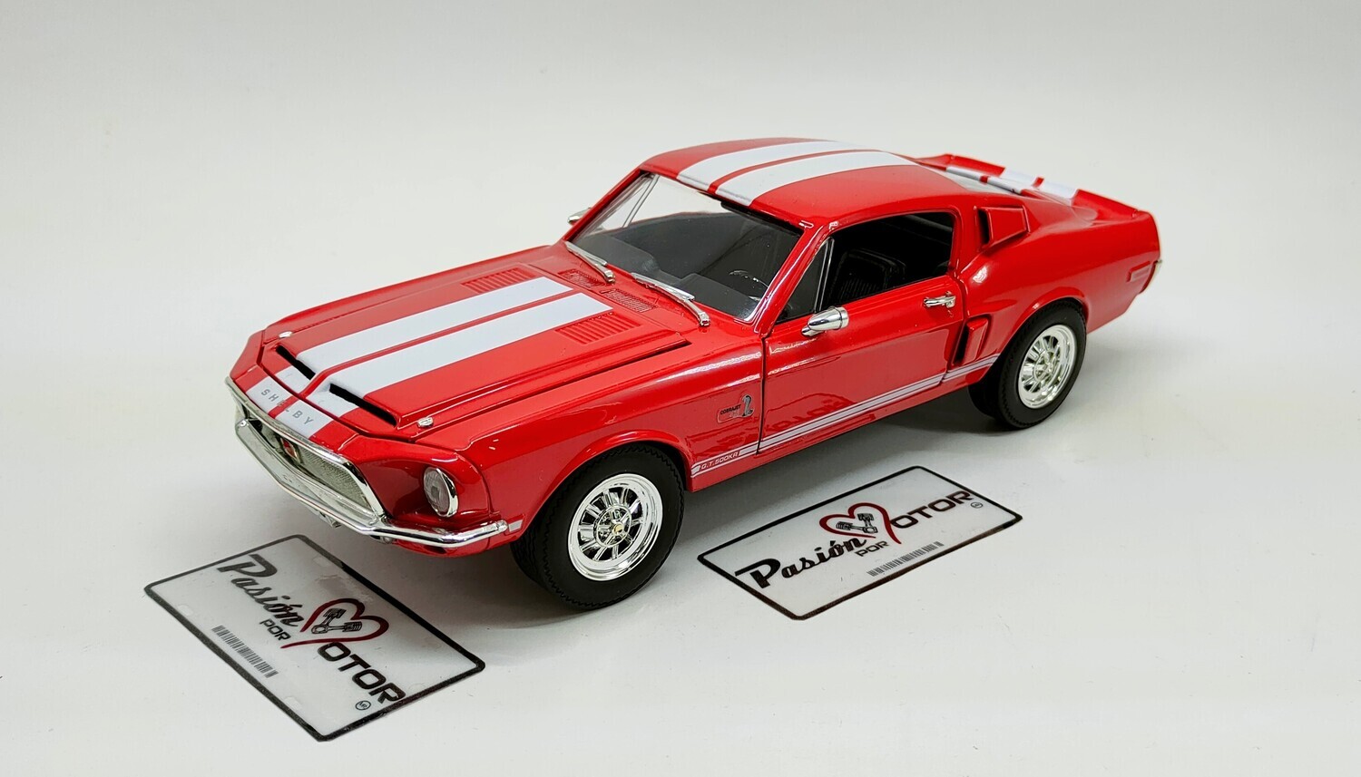 1:18 Shelby GT 500 KR 1968 Rojo Con Franjas LUCKY DIE CAST Road Signature Ford Mustang