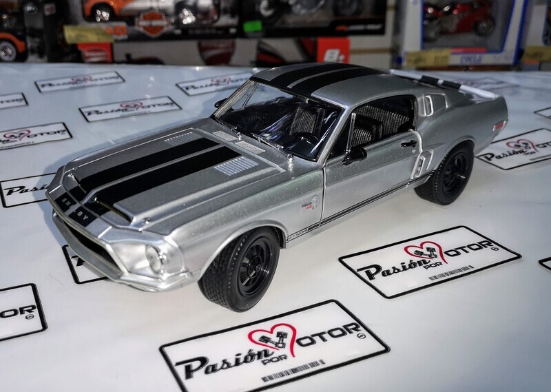 1:18 Shelby GT 500 KR 1968 Plata Con Franjas LUCKY DIE CAST Road Signature Ford Mustang