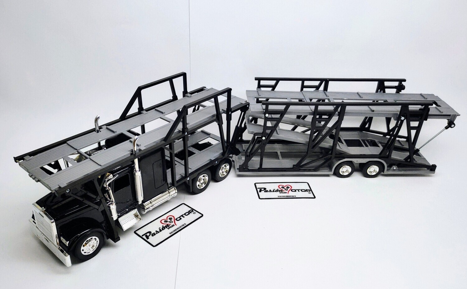 1:32 Freightliner Classic XL Nodriza Madrina Trailer NEW RAY