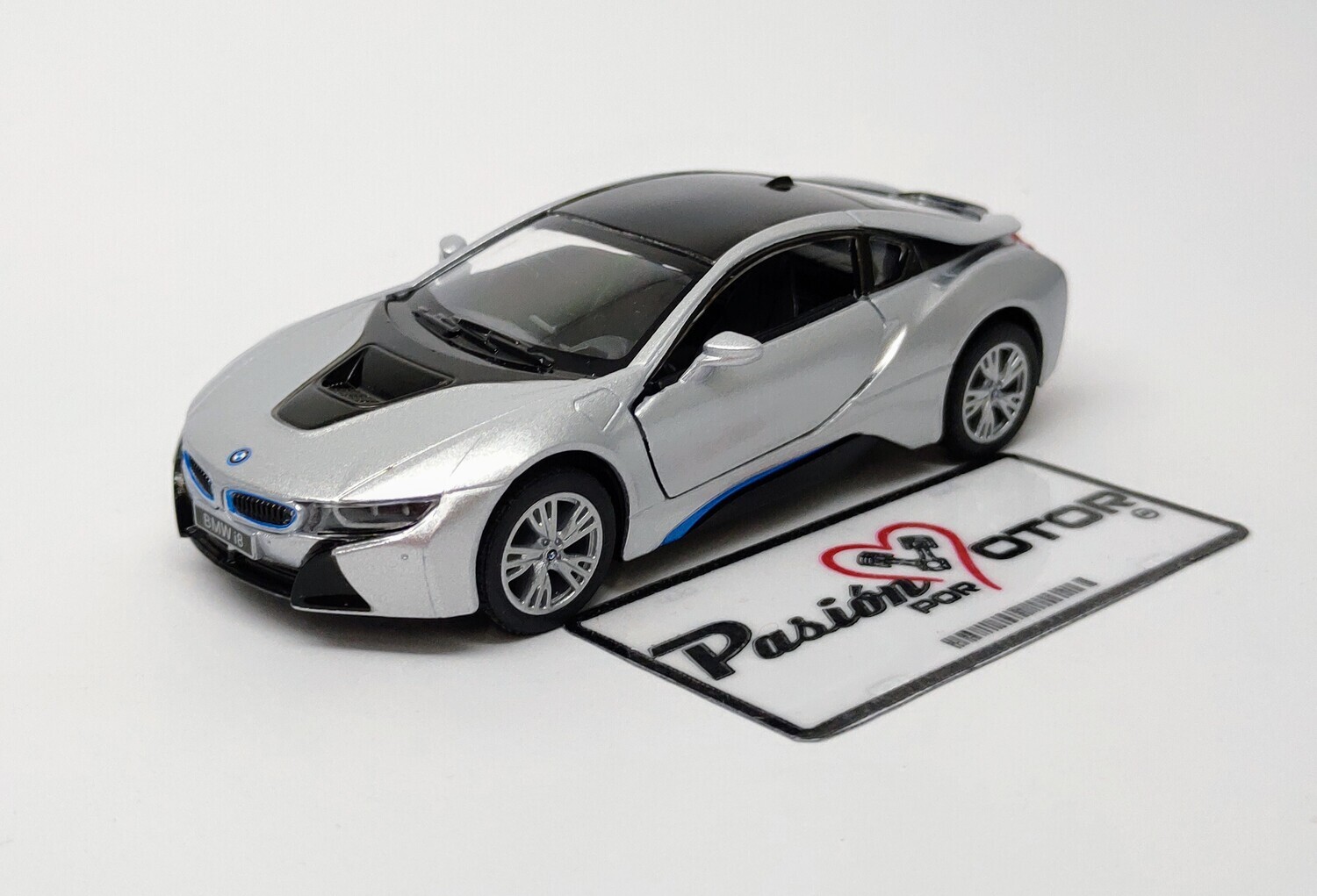 5 Pulgadas / 1:36 BMW i8 Coupe 2018 Plata KINSMART En Display a Granel 1:32 01109