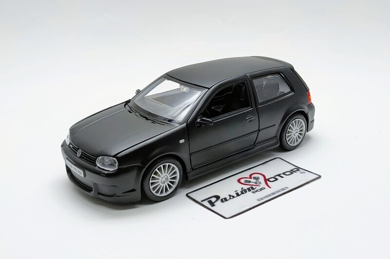 1:24 Volkswagen Golf A4 R32 Hatchback 2002 Negro Mate MAISTO Special Edition 02561