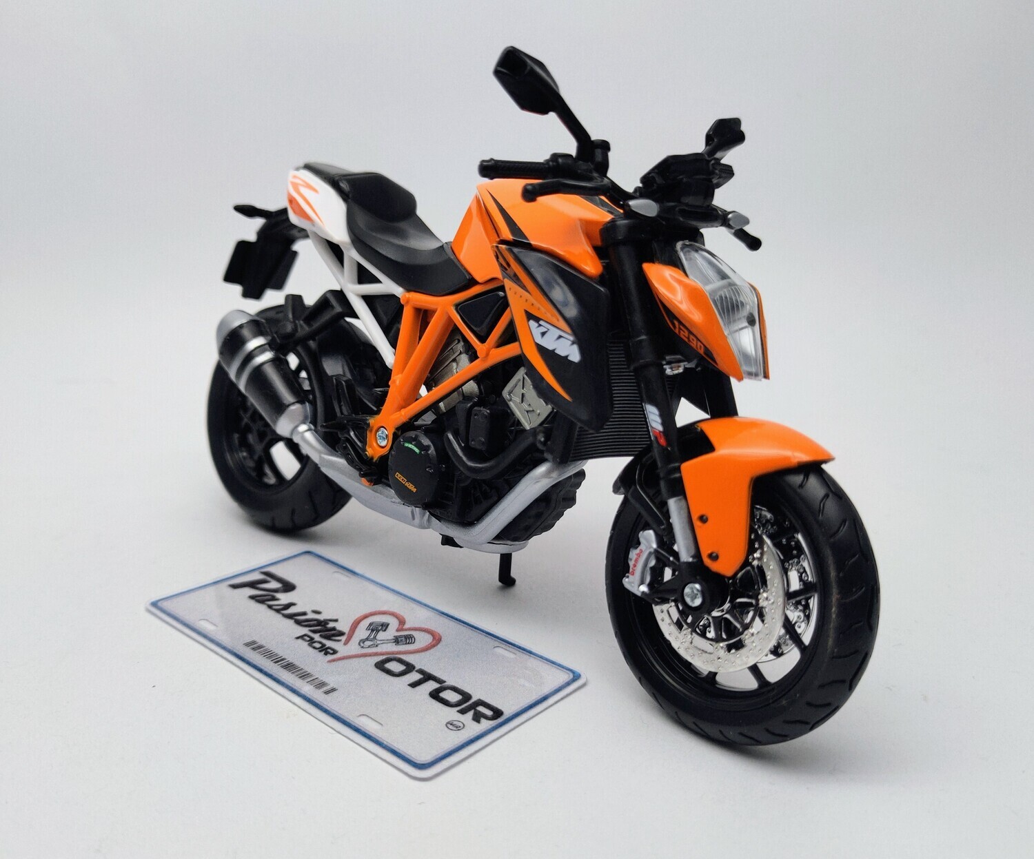 1:12 KTM 1290 Super Duke R 2014 Naranja Moto MAISTO Motorcycles