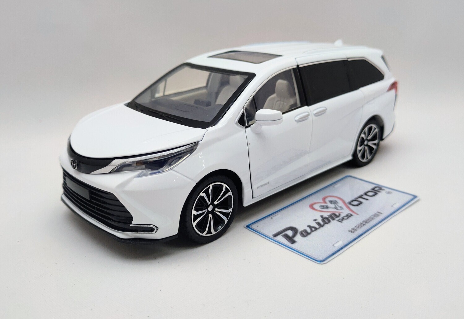 1:24 Toyota Sienna Hybrid Limited AWD Minivan 2021 Blanco KINGSTOY