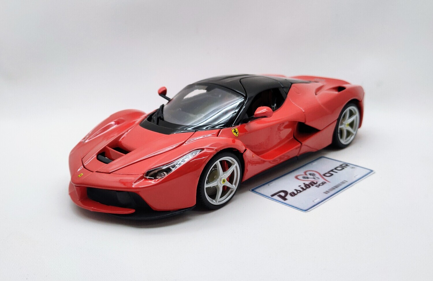 1:18 Ferrari LaFerrari 2013 BBURAGO Signature Series