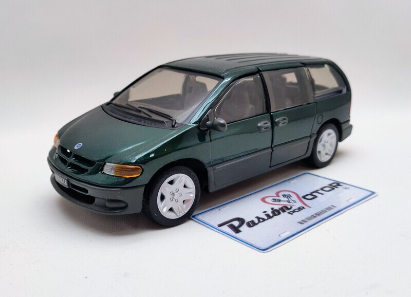 1:26 Chrysler - Dodge / Caravan 1996 Verde con Gris Minivan MAISTO Special Edition Display a Granel 1:24