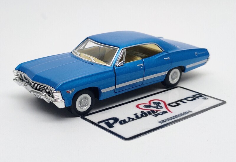 5 Pulgadas / 1:43 Chevrolet Impala Sport Sedan 1967 Azul KINSMART En display a granel 1:32 02543