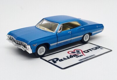 5 Pulgadas / 1:43 Chevrolet Impala Sport Sedan 1967 Azul KINSMART En display a granel 1:32 02543