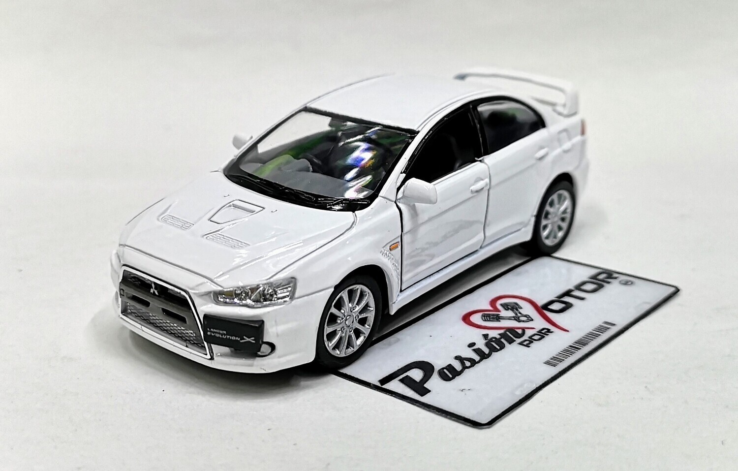 5 Pulgadas / 1:36 Mitsubishi Lancer Evolution X 2008 Blanco KINSMART En display a granel 1:32 02547