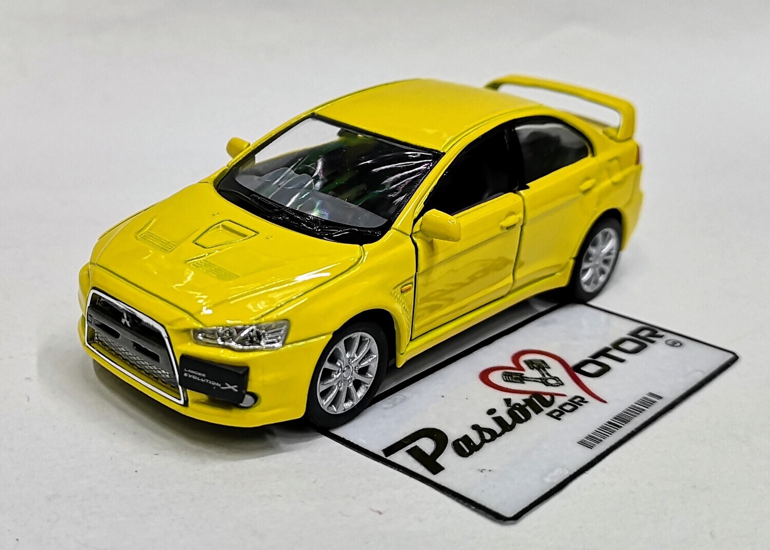 5 Pulgadas / 1:36 Mitsubishi Lancer Evolution X 2008 Amarillo KINSMART En display a granel 1:32 02546