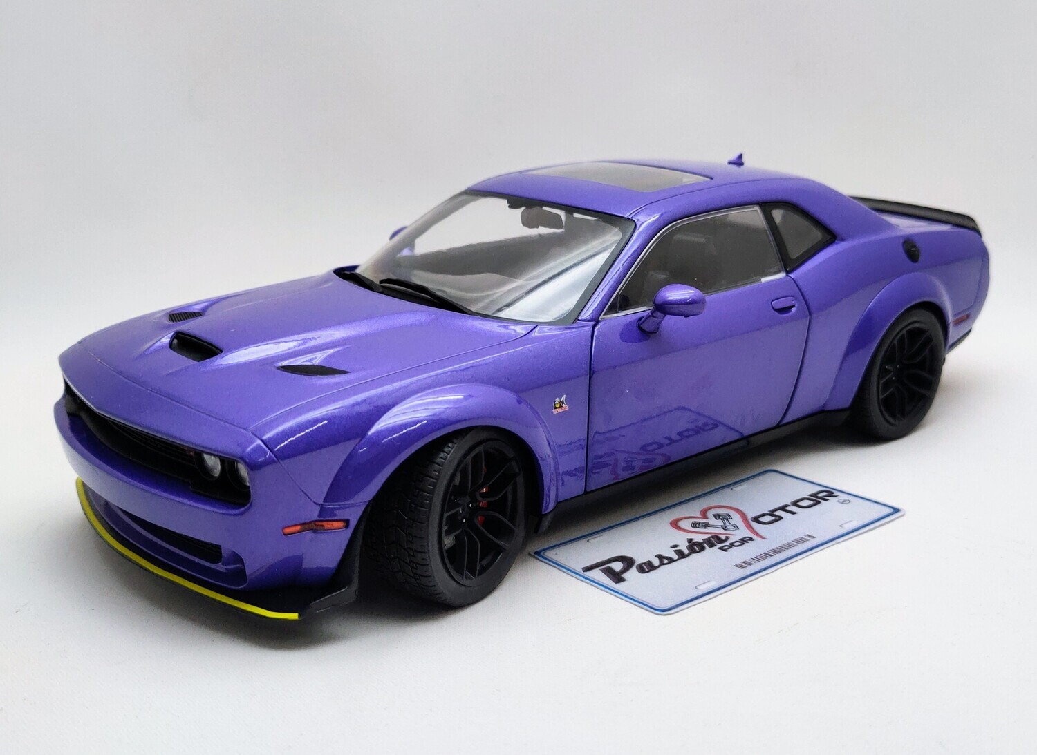 1:18 Dodge Challenger R/T Scat Pack Coupe 2020 Purpura SOLIDO