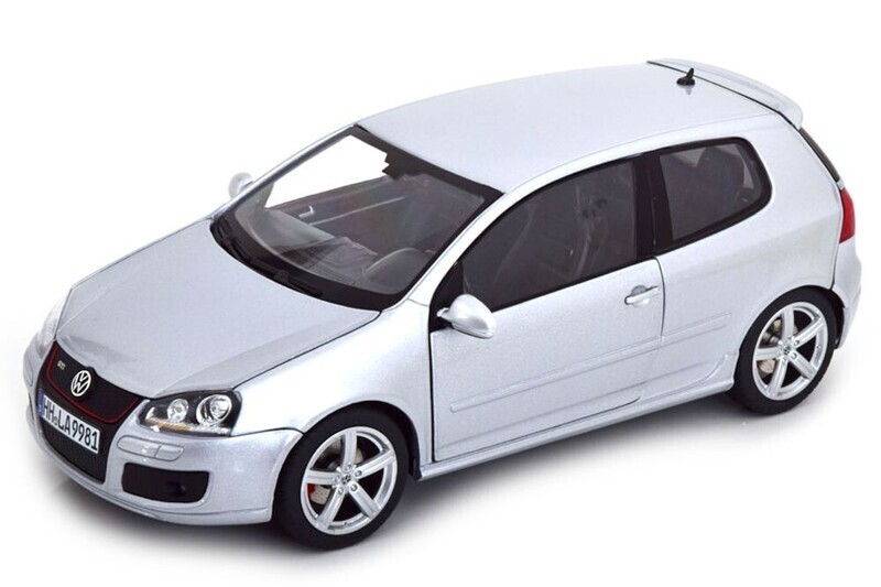 1:18 Volkswagen Golf V (A5) 3 puertas GTI Pirelli 2007 Plata NOREV