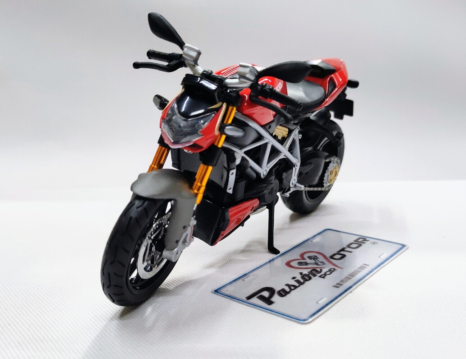 1:12 Ducati Streetfighter S / Super Naked S 2010 MAISTO Motorcycles