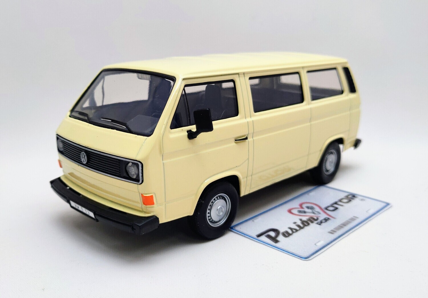1:24 Volkswagen Type 2 T3 Transporter Vanagon 1979 Beige MOTOR MAX Timeless Legends 02967