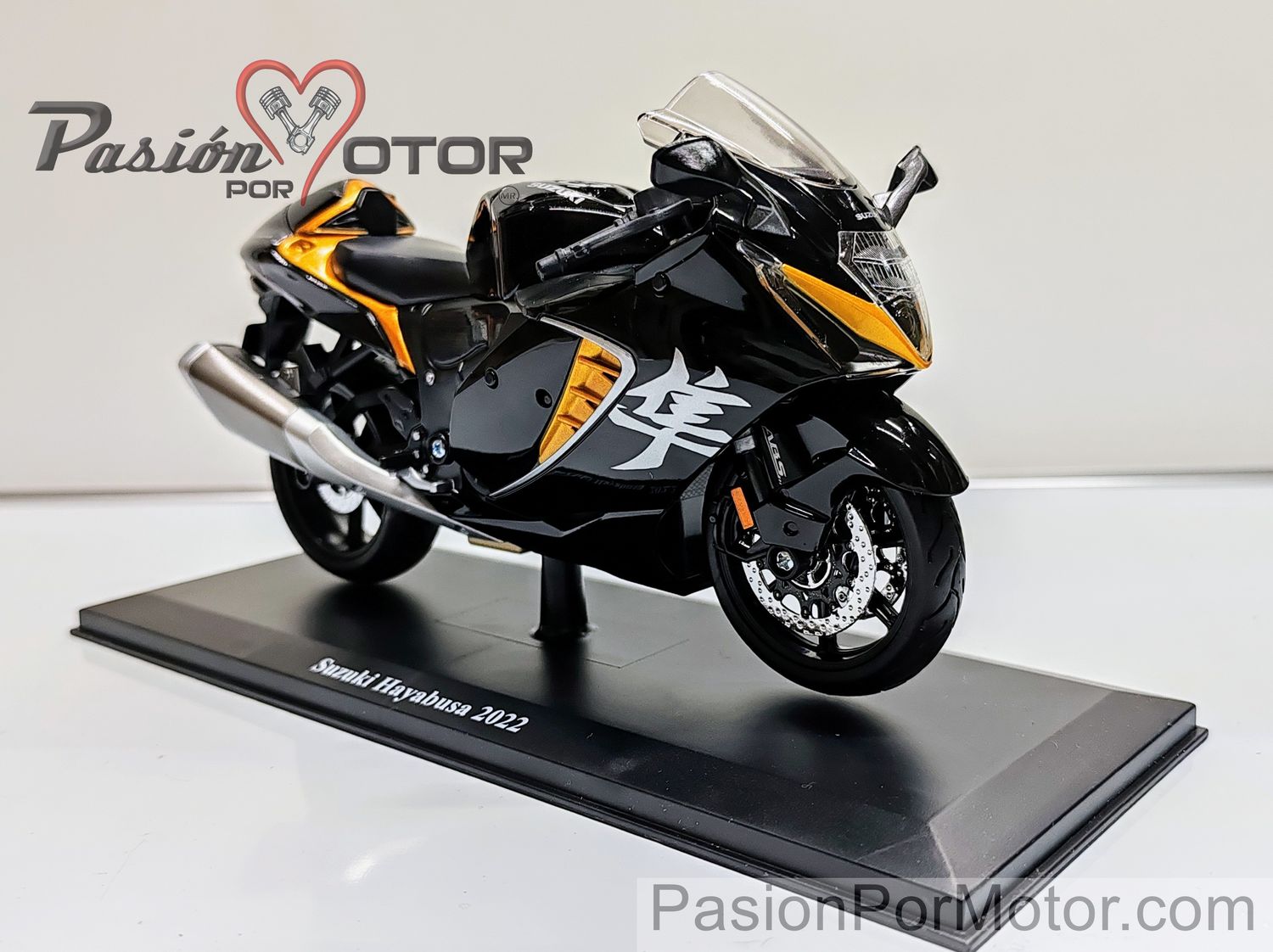 1:12 Suzuki Hayabusa 2022 Negro y Cobre Con Base MAISTO Motor Cycles 00544