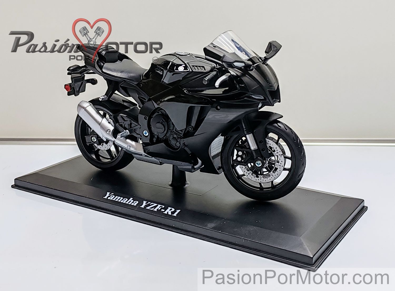 1:12 Yamaha YZF-R1 2021 Negro Con Base MAISTO Motor Cycles 03840
