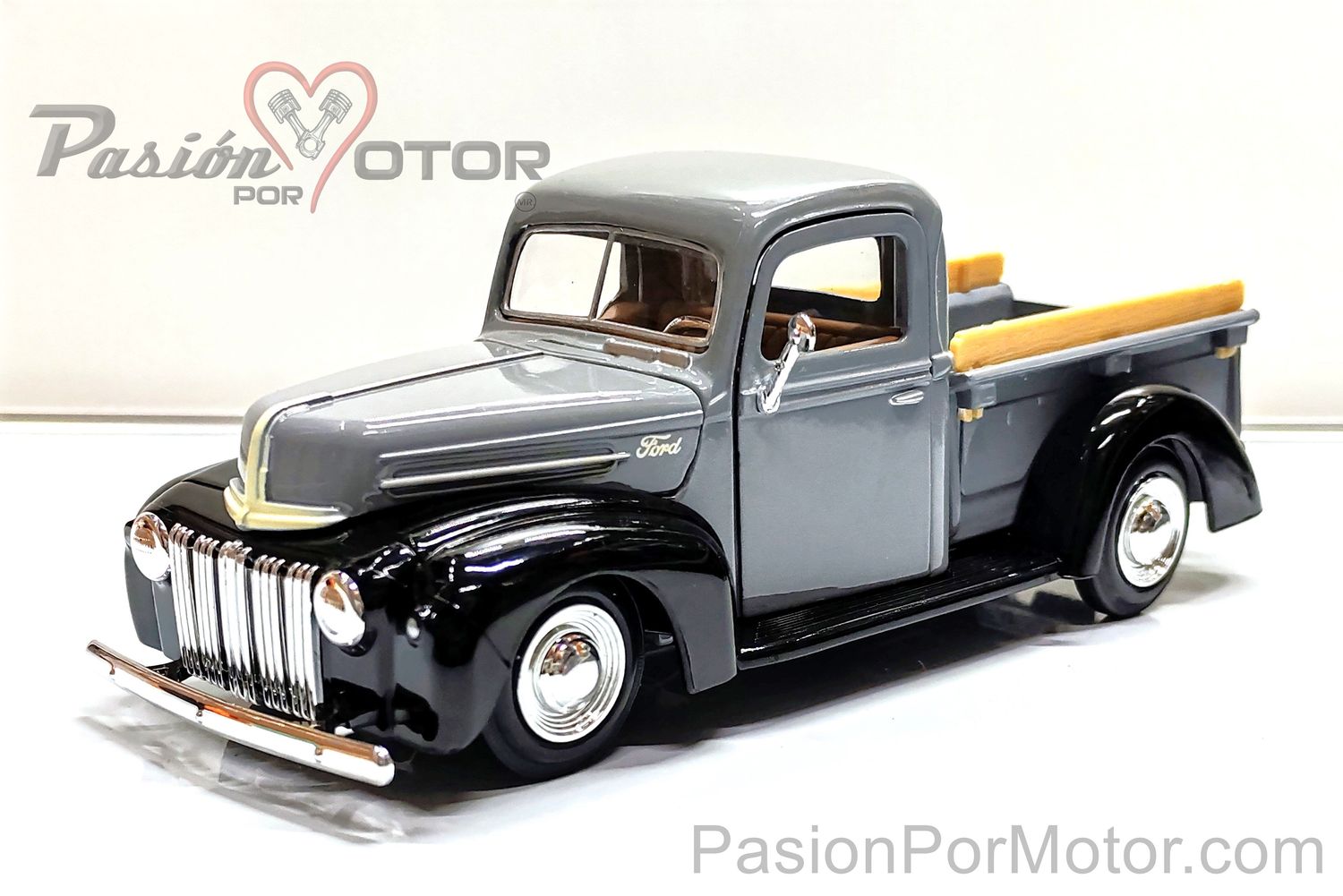 1:24 Ford Pick Up 1942 - 1947 Jailbar Gris Con Negro MOTOR MAX Timeless Legends 00430