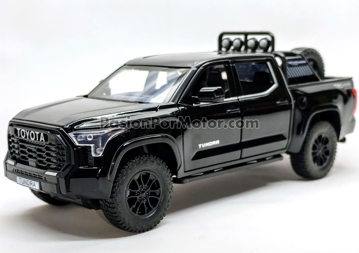 1:24 Toyota Tundra TRD 4X4 Off Road 2022 Negro KINGS TOY 03841