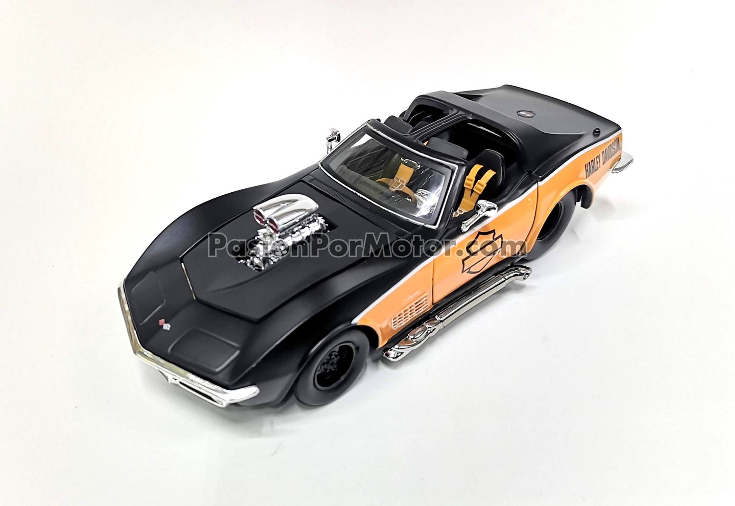 1:24 Chevrolet Corvette Coupe Blower Engine 1970 Negro y Naranja MAISTO H-D Harley Davidson En Dislplay a Granel