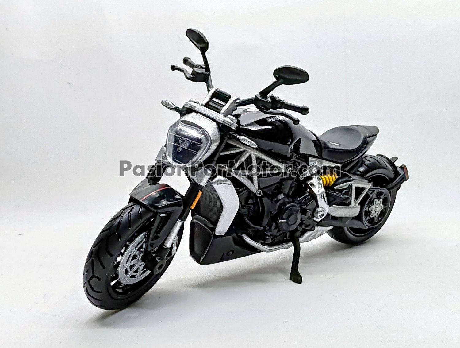 1:12 Ducati X Diavel S 2016 Negro Moto MAISTO Motorcycles 02615