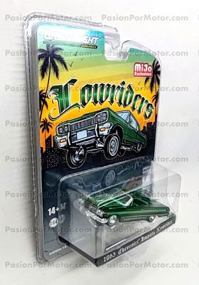 1:64 Chevrolet Impala Coupe 1963 Verde con Gráficos GREENLIGHT Lowriders