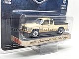 1:64 Chevrolet S-10 Durango 1983 Crema GREENLIGHT Blue Collar Pick Up Cabina Extendida